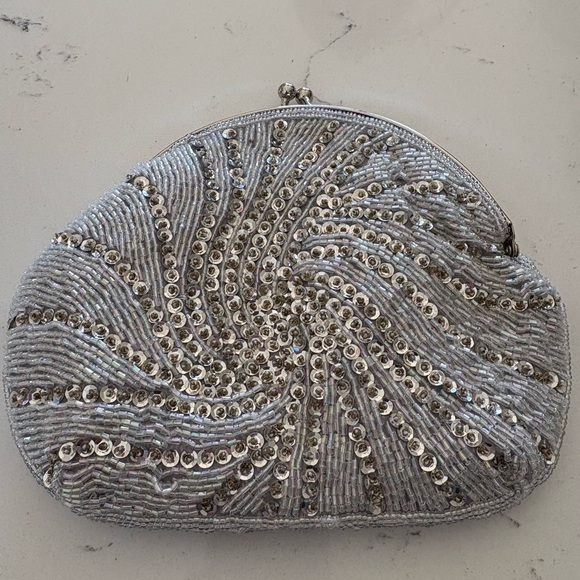 Silver beaded Clutch Bag with detachable crossbody chain - Picture 2 of 6